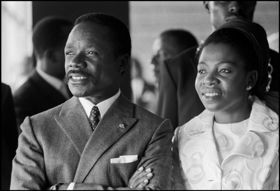 Държавният глава на Габон поръчва наред любовници на жена си