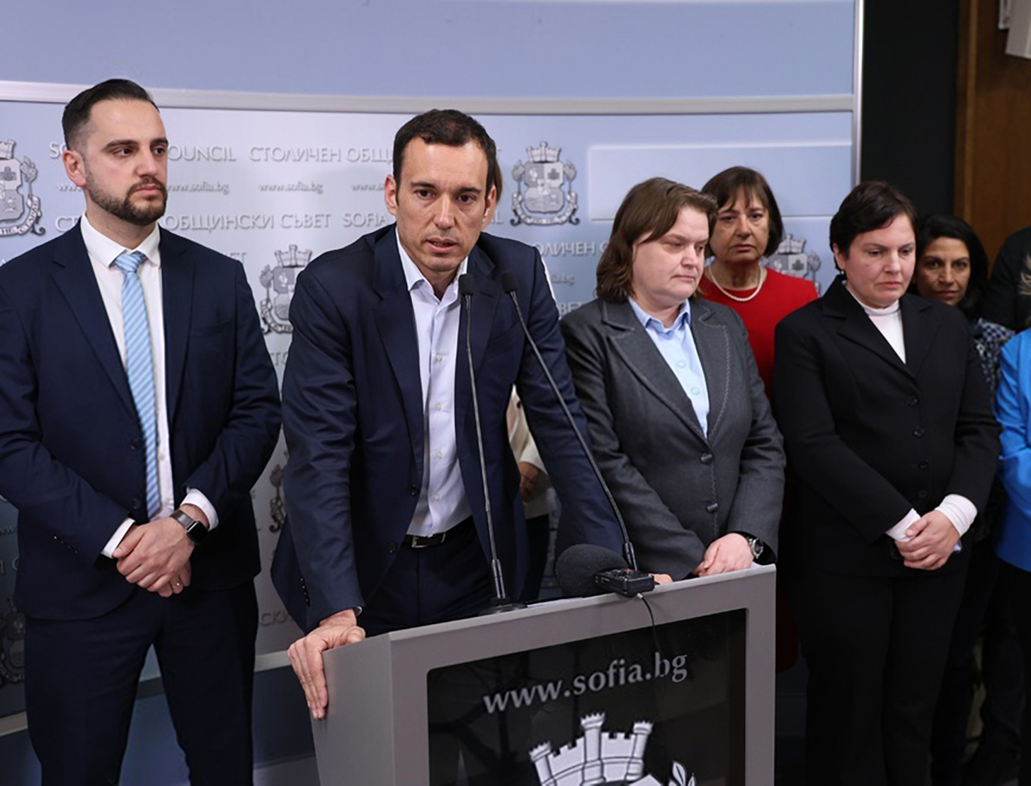 Извънредната сесия за столичните отпадъци се провалиМинистри не дойдоха за