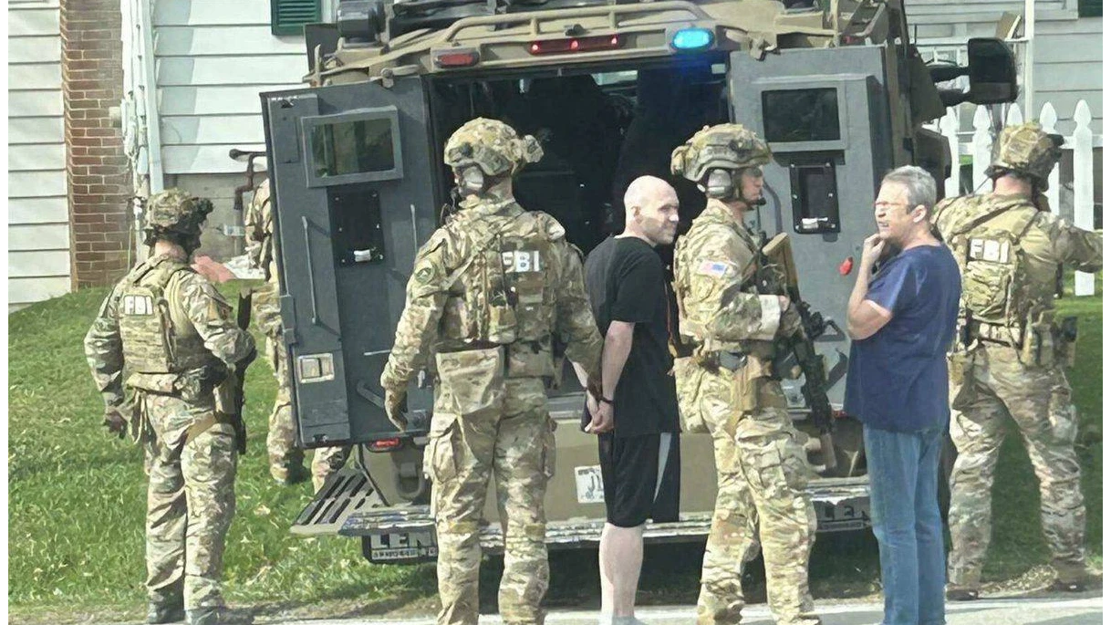 32 годишен американец бе арестуван и му бе повдигнато обвинение за