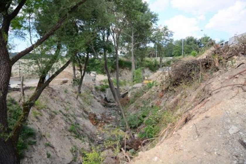 И затворници чистят дерета43 230 метра речни корита дерета и