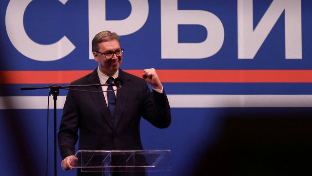 На многохиляден митинг в БелградЛансира появата на ново движениеПрезидентът на