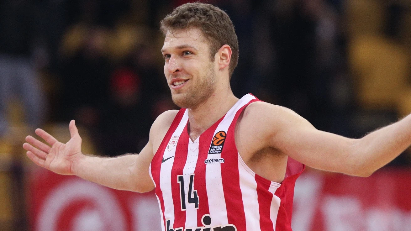 На четвъртфиналния двубой от гръцкото първенство между Олимпиакос на Александър