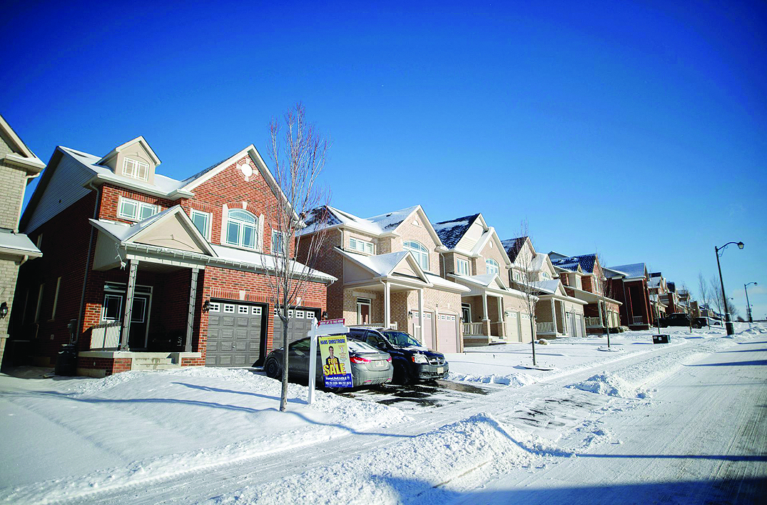 Притокът на имигранти увеличава търсенетоЛихвите намаляватПокупката на къща може да