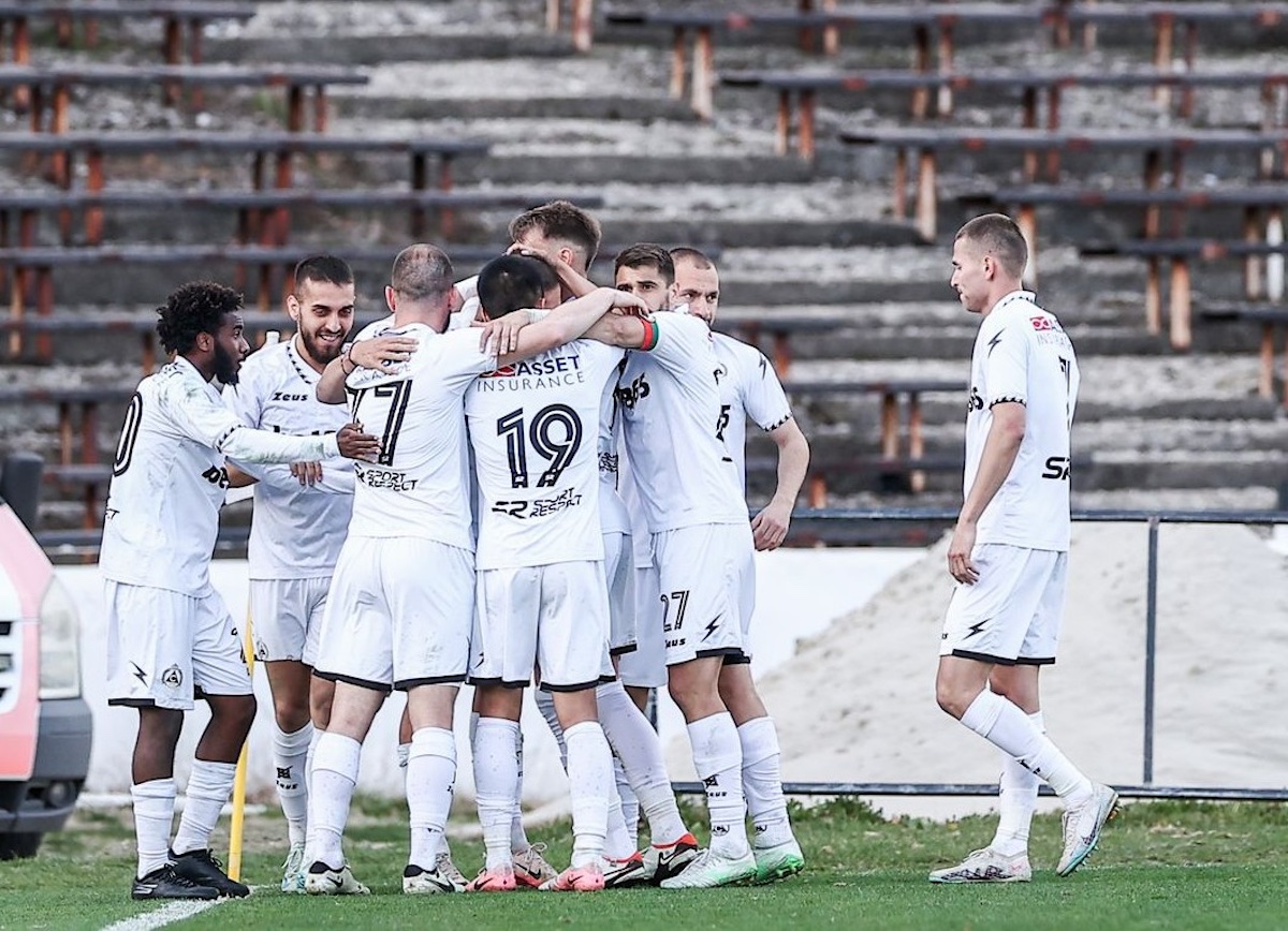 Ръководството на Славия не бърза с подновяването на договорите на