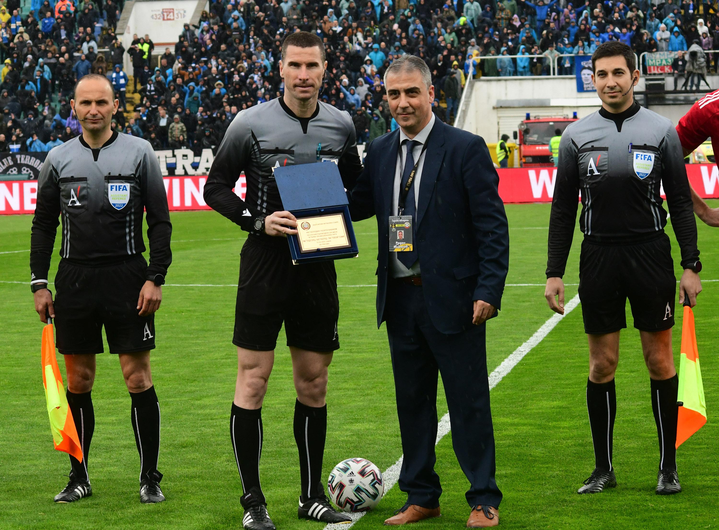 Международната футболна централа ФИФА избра 117 съдии за предстоящото Световно