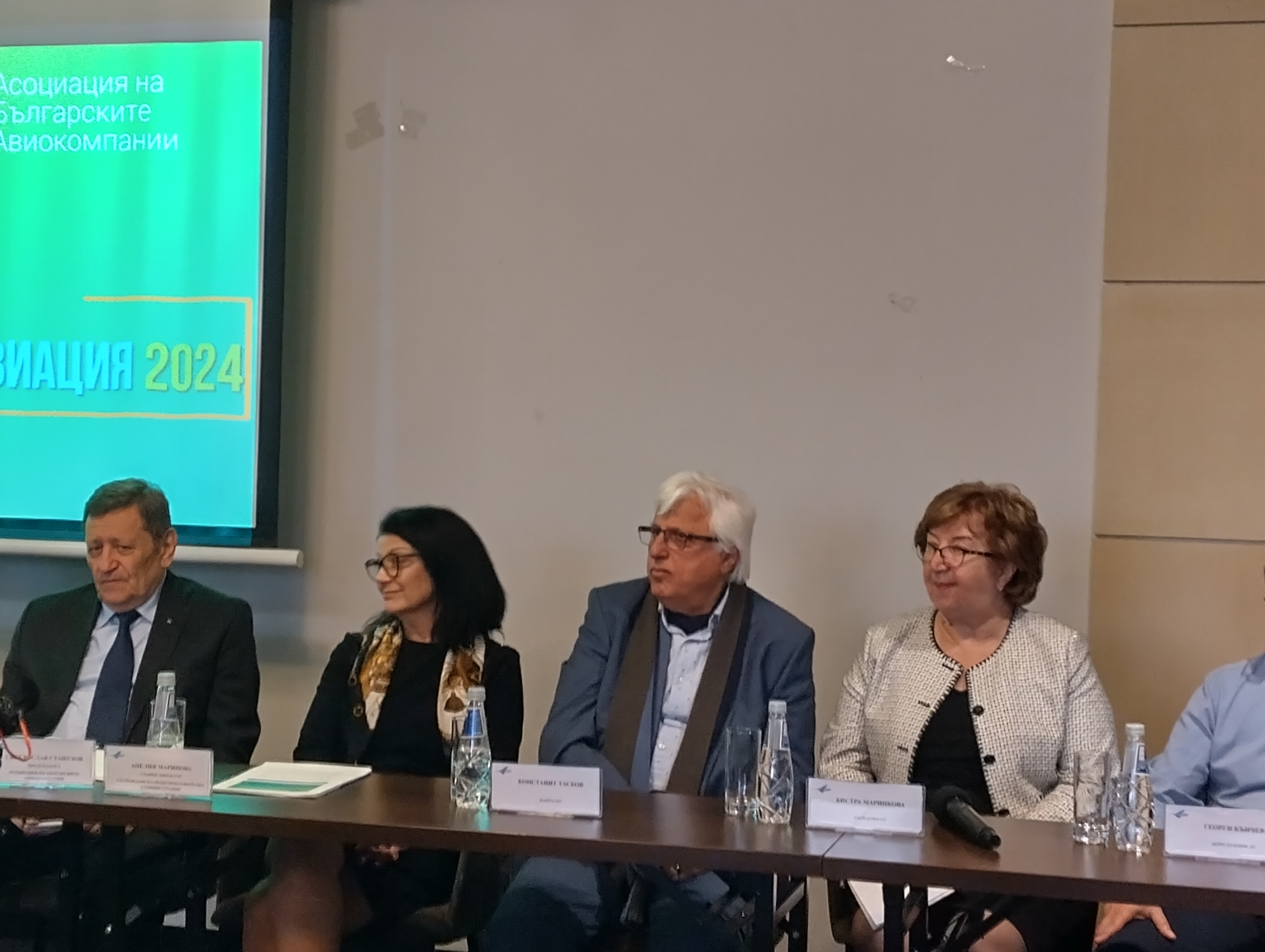 Свалят принудително дронове прелитащи над летищеСофия е на девето място