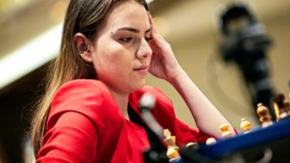 Нургюл Салимова загуби от индийската гросмайсторка Харика Дронавали в третия