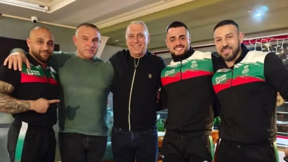 Легендата на българския футбол Христо Стоичков посети националите в Молдова