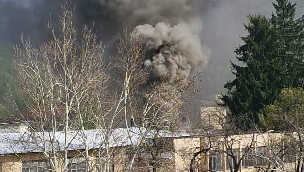 Общината призова хората да затварят прозорците сиПожар е избухнал на