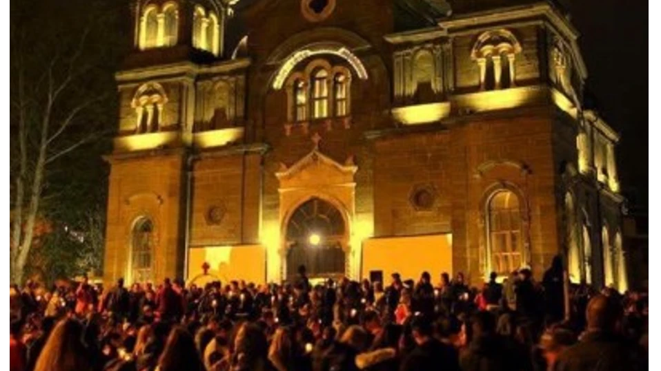 Големи монитори ще излъчват Пасхалната служба на живоСливенският митрополит Арсений