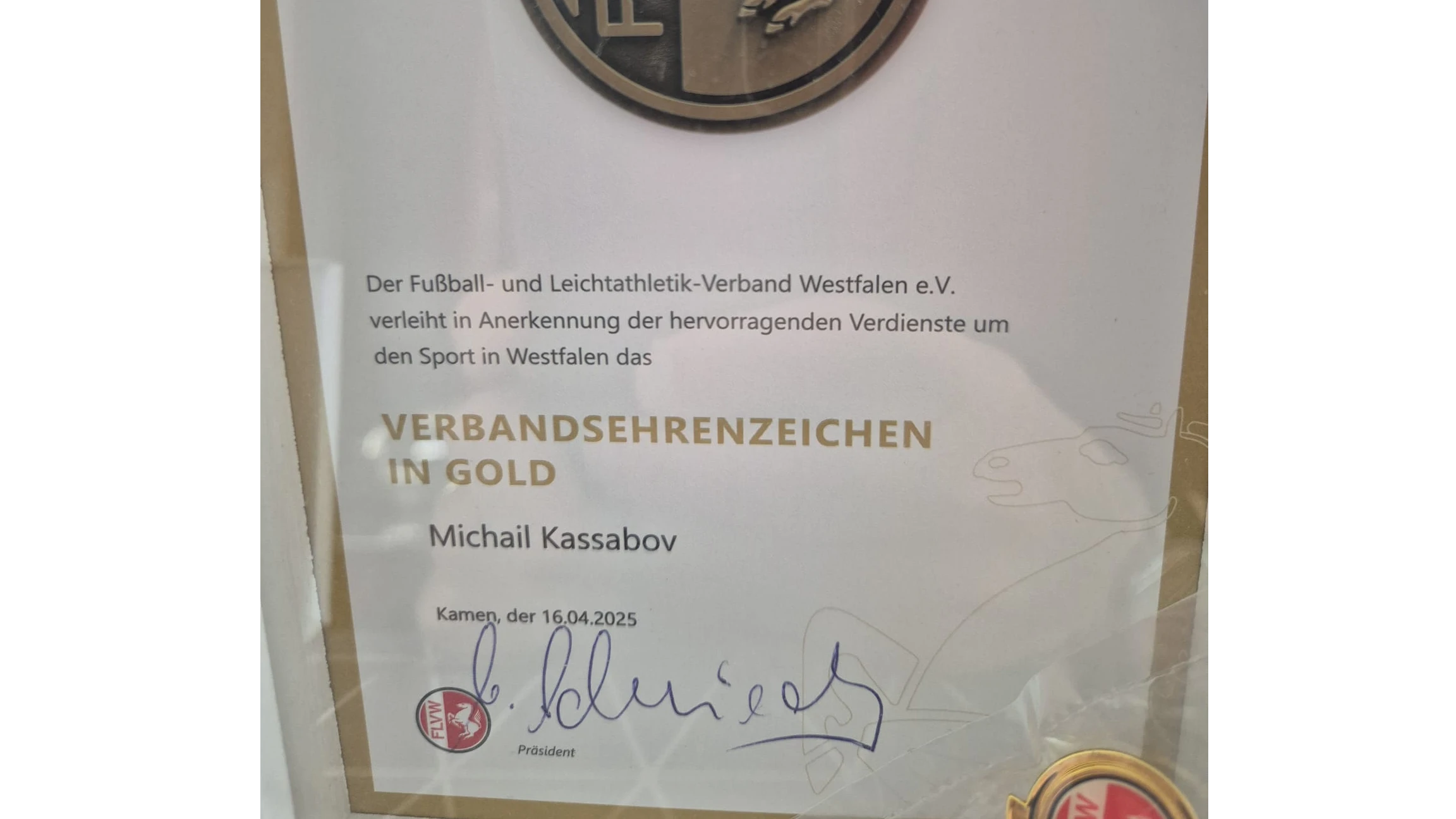 Огромна чест заслужи бившият президент на футболния съюз Михаил Касабов