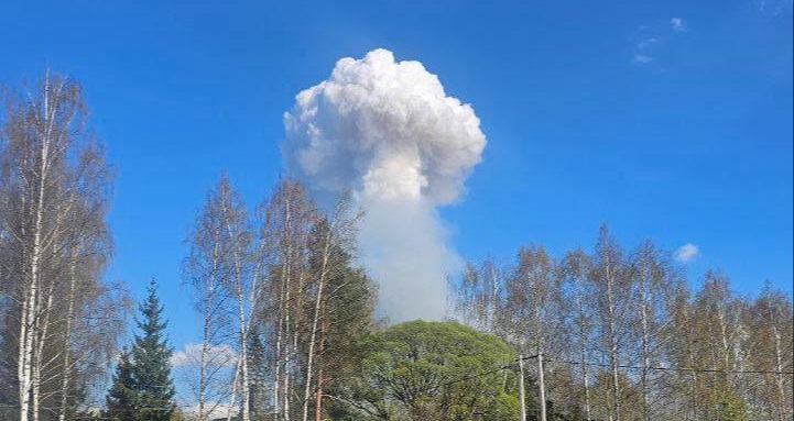 Мощен взрив избухна в района на село Барсово край град