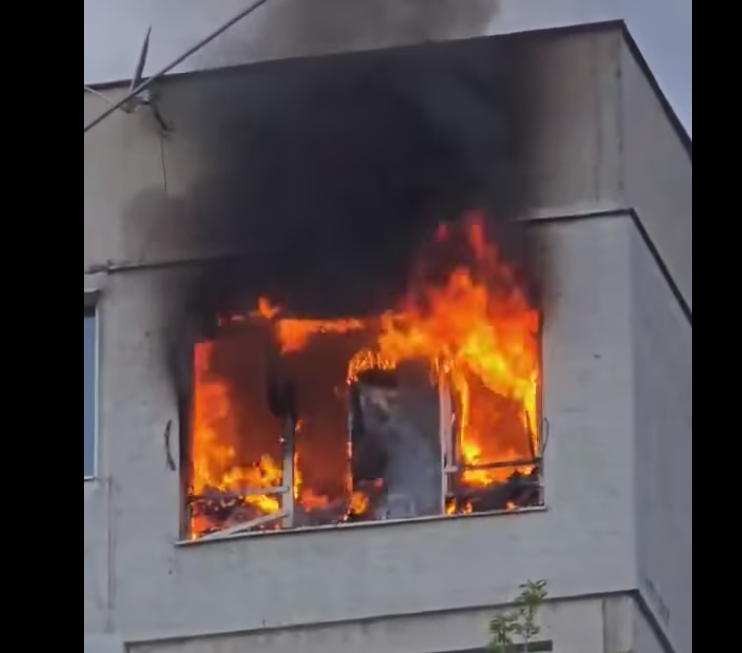 Пожар горя в блок в столичния квартал Младост 4 съобщиха