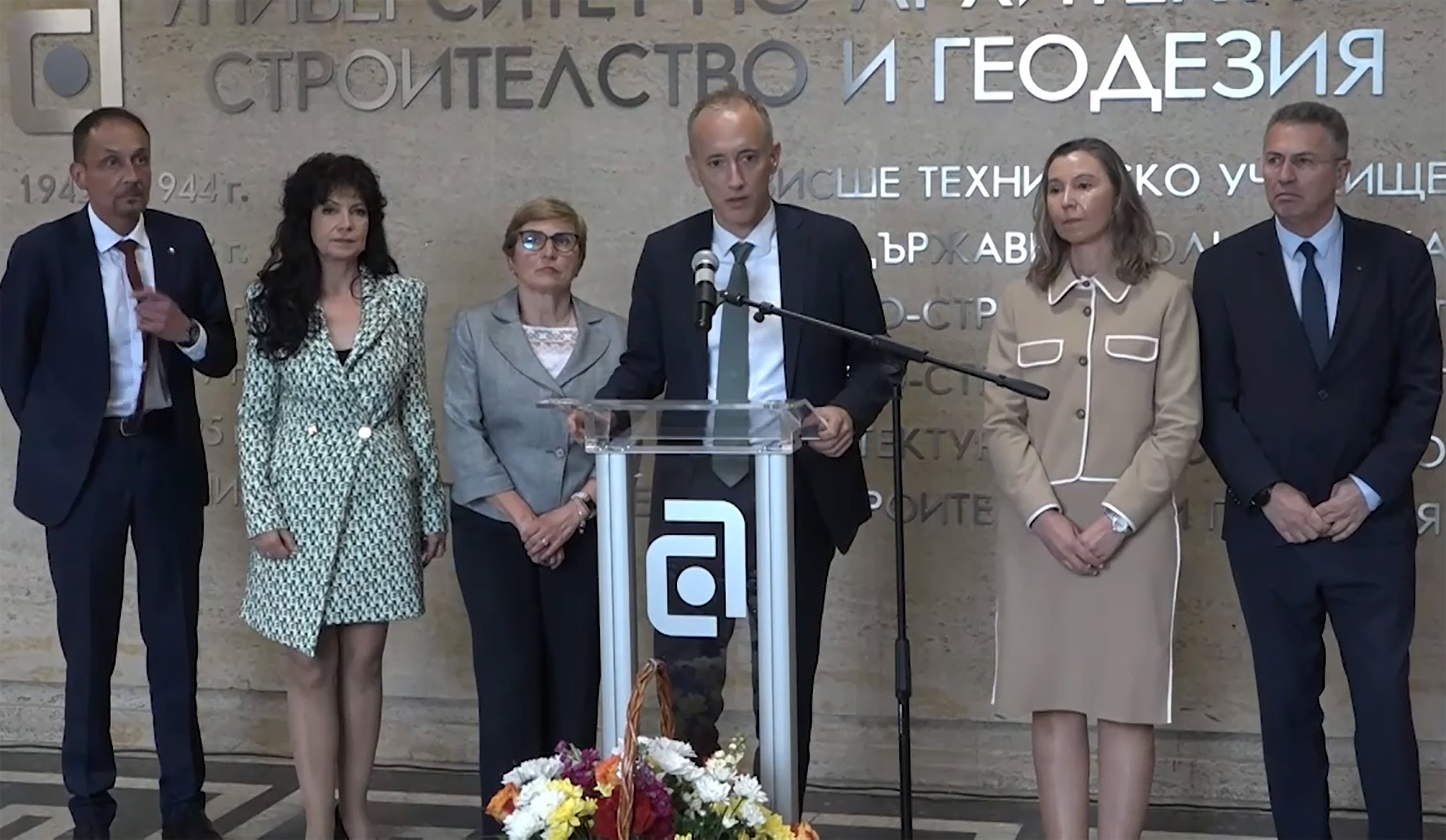 В услуга на техническото висше образованиеСъс завършване на средното образованиеМотивиращи