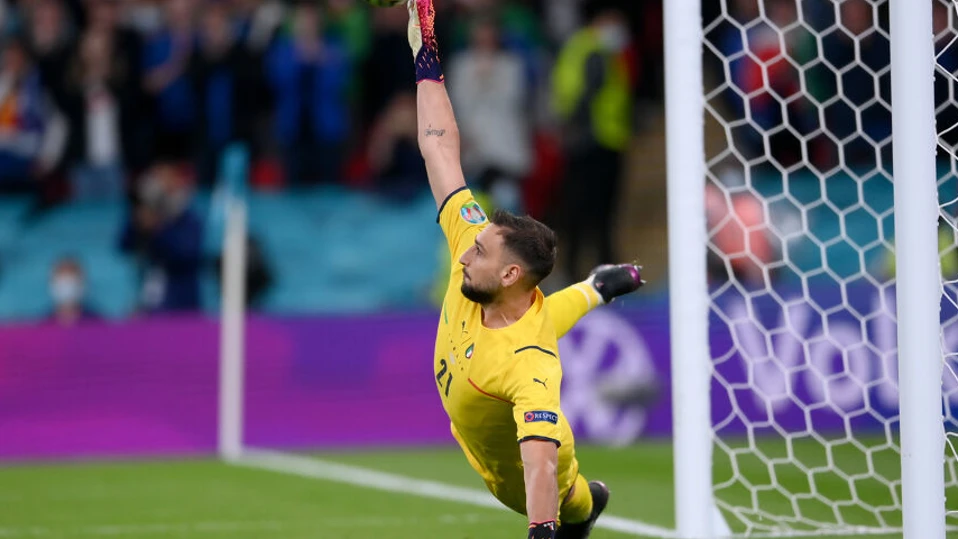 Джанлуджи Донарума отново бе с решаваща роля за ПСЖ на