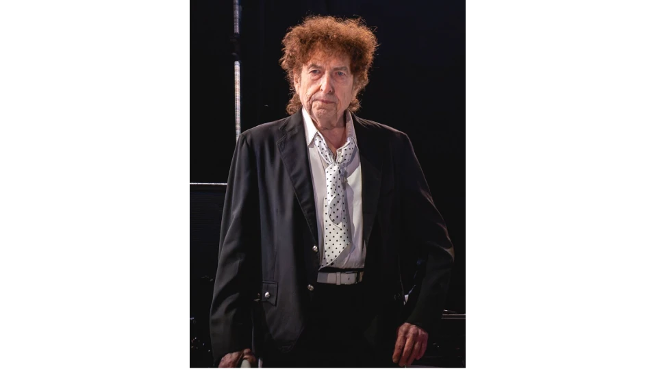 Незаменимият американски бард Боб Дилън временно сменя хармониката с четката