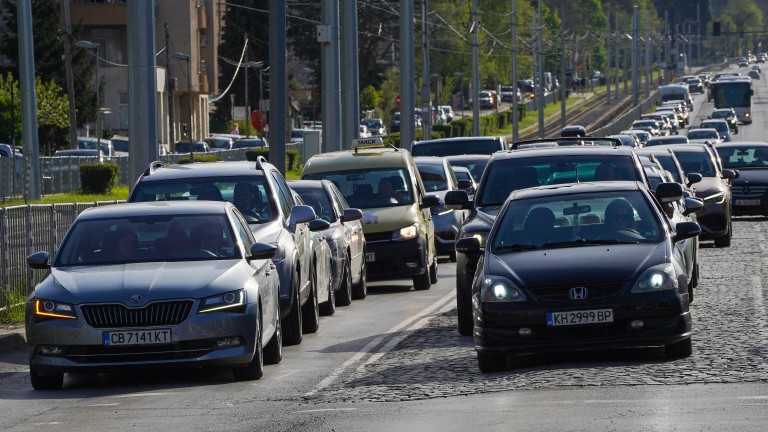 В пикови часове по столичните улици се движат над 75