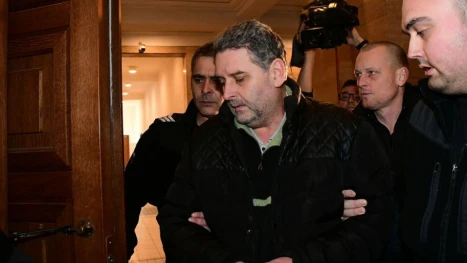 Обвиняемият Румен Тонев бе доведен от затвора в съда