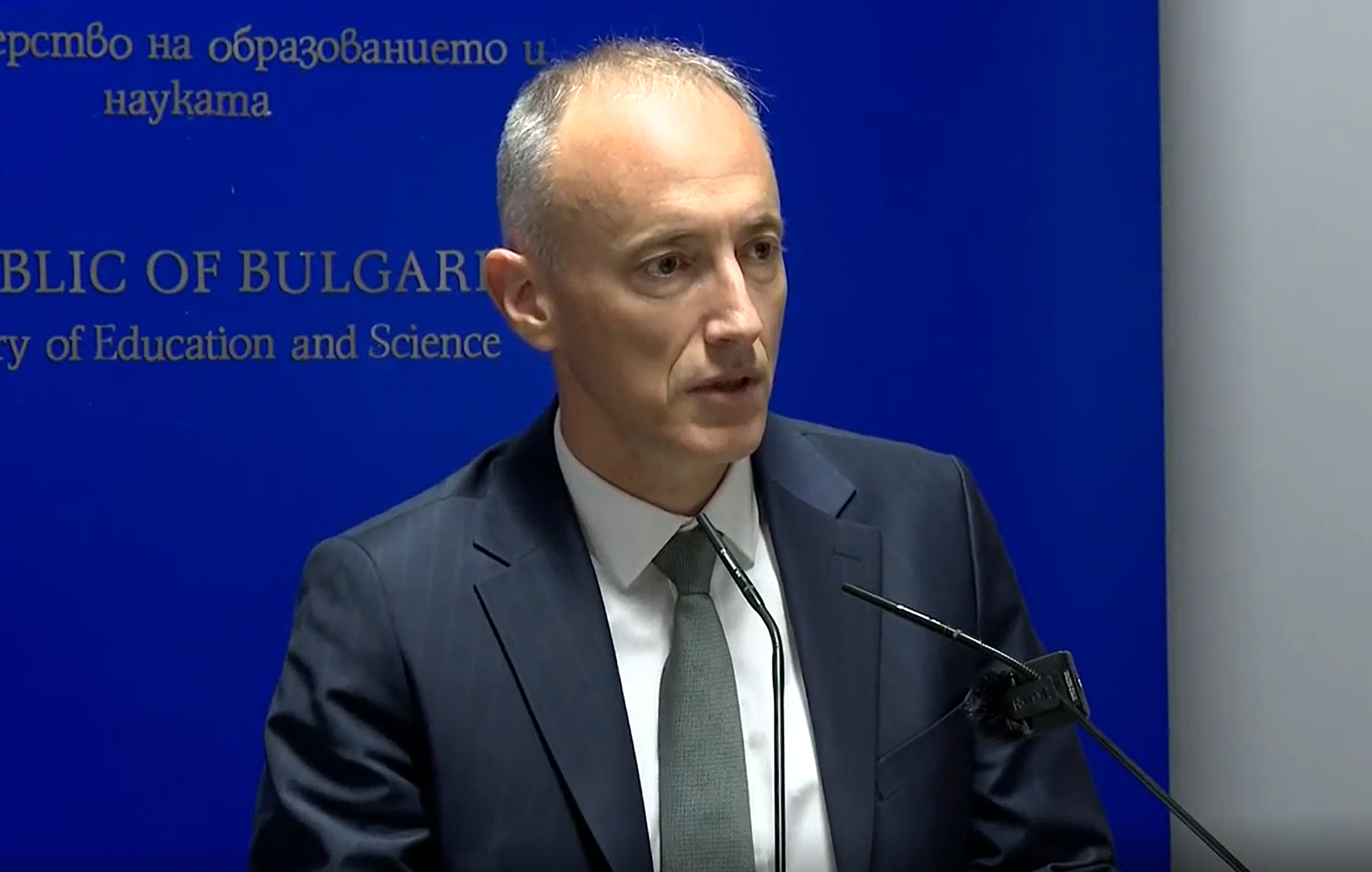 Задължителния избираем предмет въвеждат поетапно от първи класСвещеници няма да