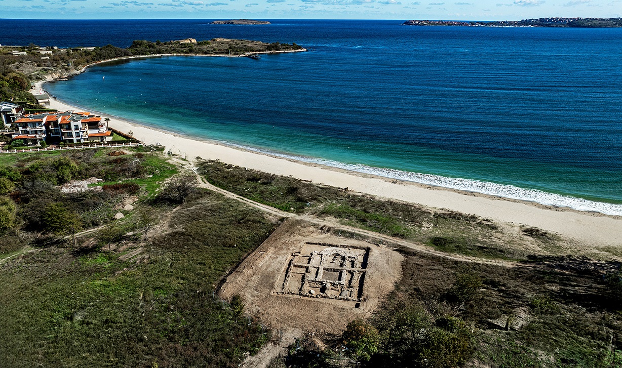 Новооткрит римски храм до къмпинг Градина В западната част на Созополския