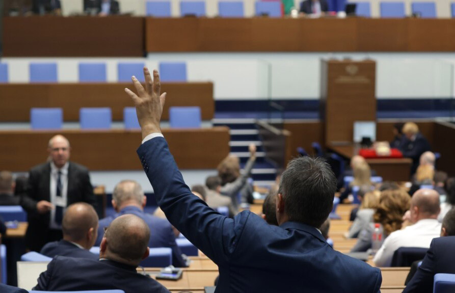 Неясни са темата и вносителят Възраждане Величие и МЕЧ планират да