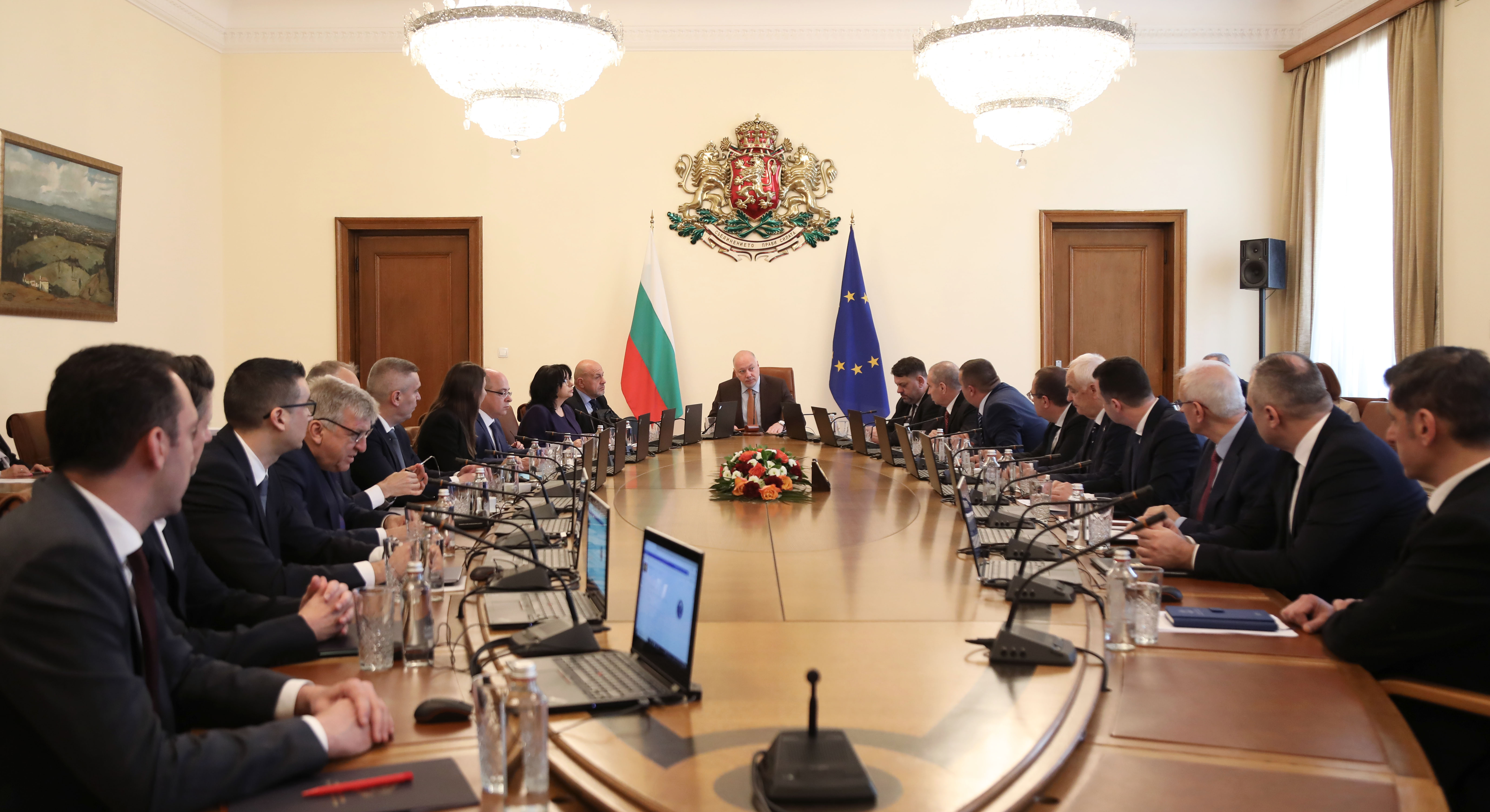 Обещават да строят детски градини и училищаНа търг с явно