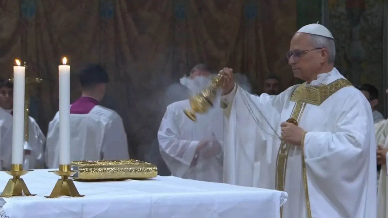 Новият папа Лъв XIV започна да отслужва първата си литургия