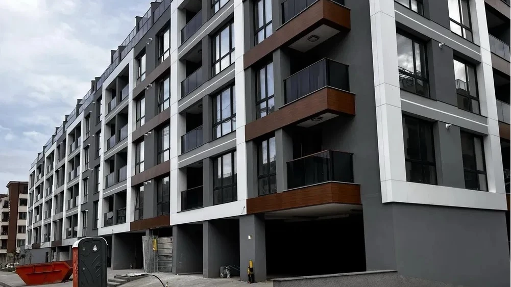 Много българи влагат парите си в недвижима собственост в чужбинаХора