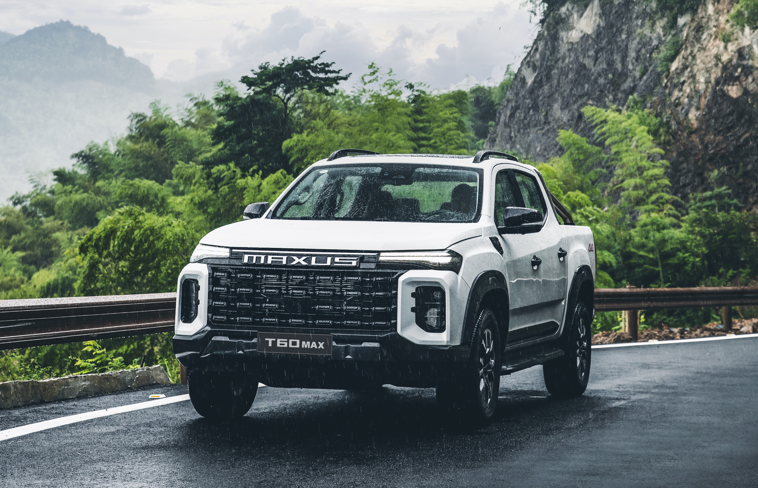 215 конски сили дизел 4х4 понижаващи предавки и офроудМоторът работи