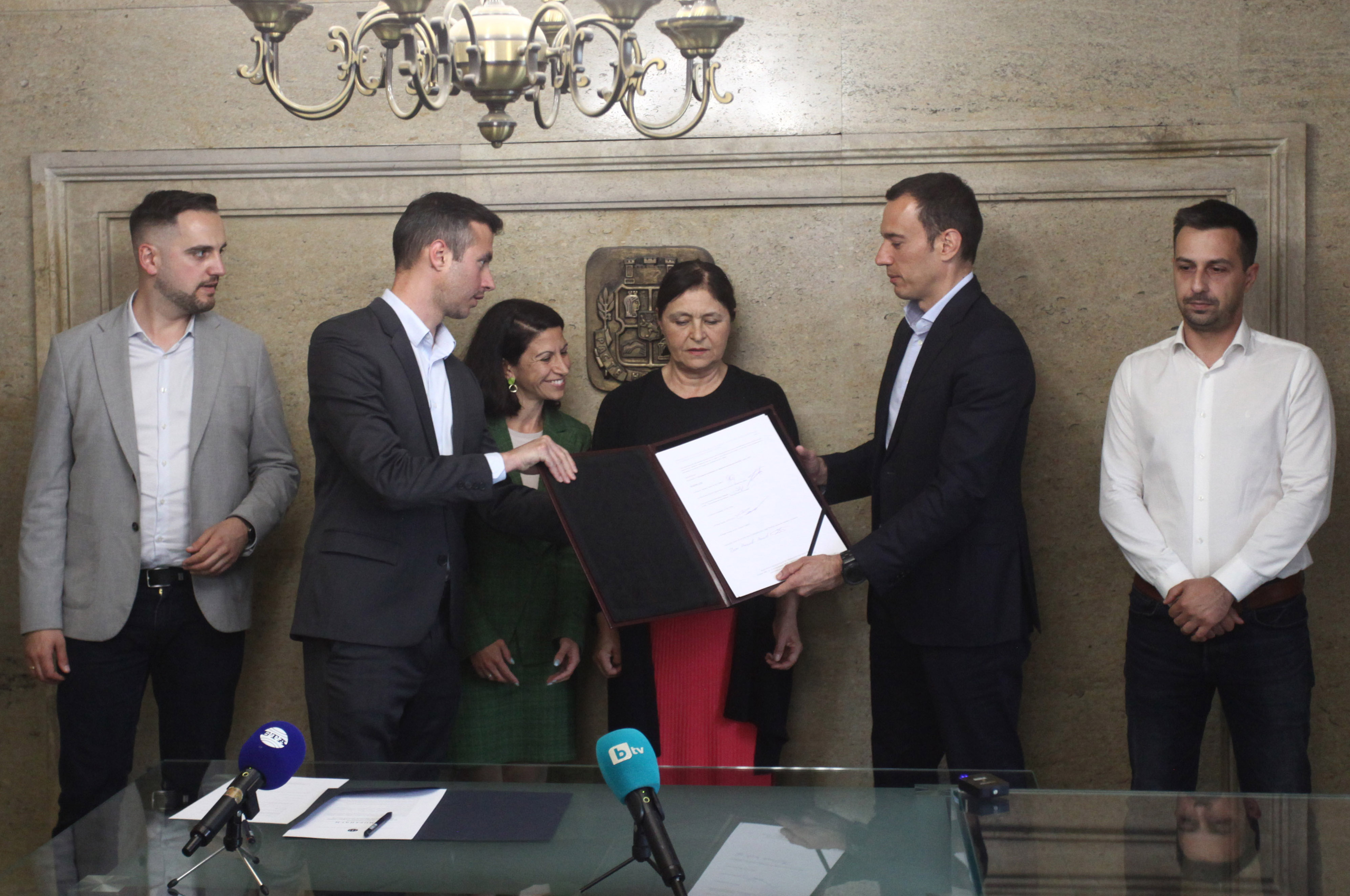 В момента сградата се рушиМеморандум за възстановяване на Централна минерална