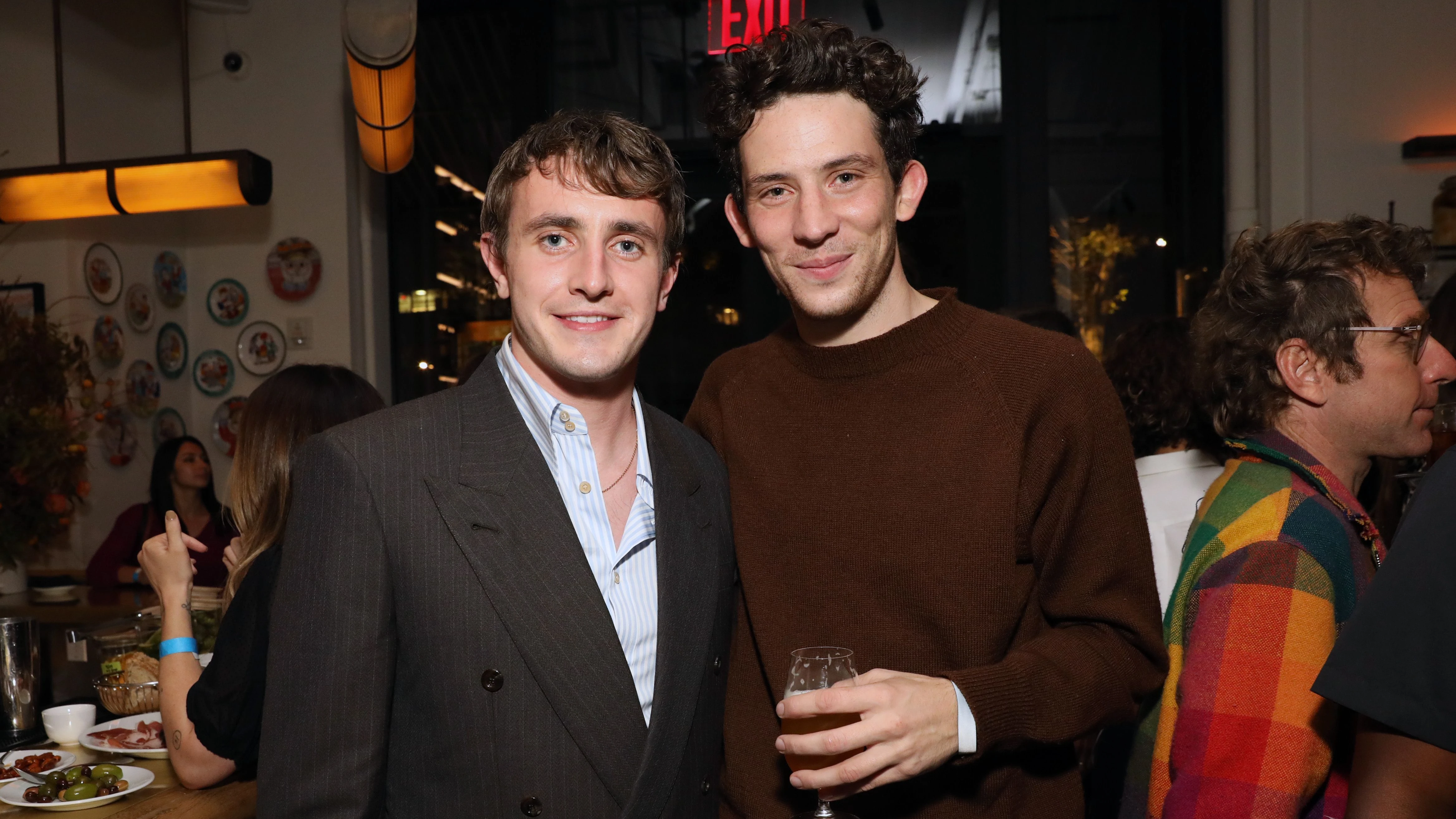 Нещо повече от сексВъв филма История на звука между двамата