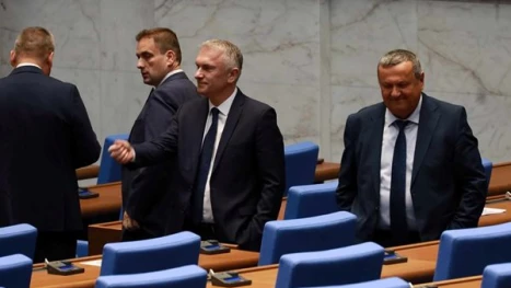 Гонят ДПС на Доган от централата
