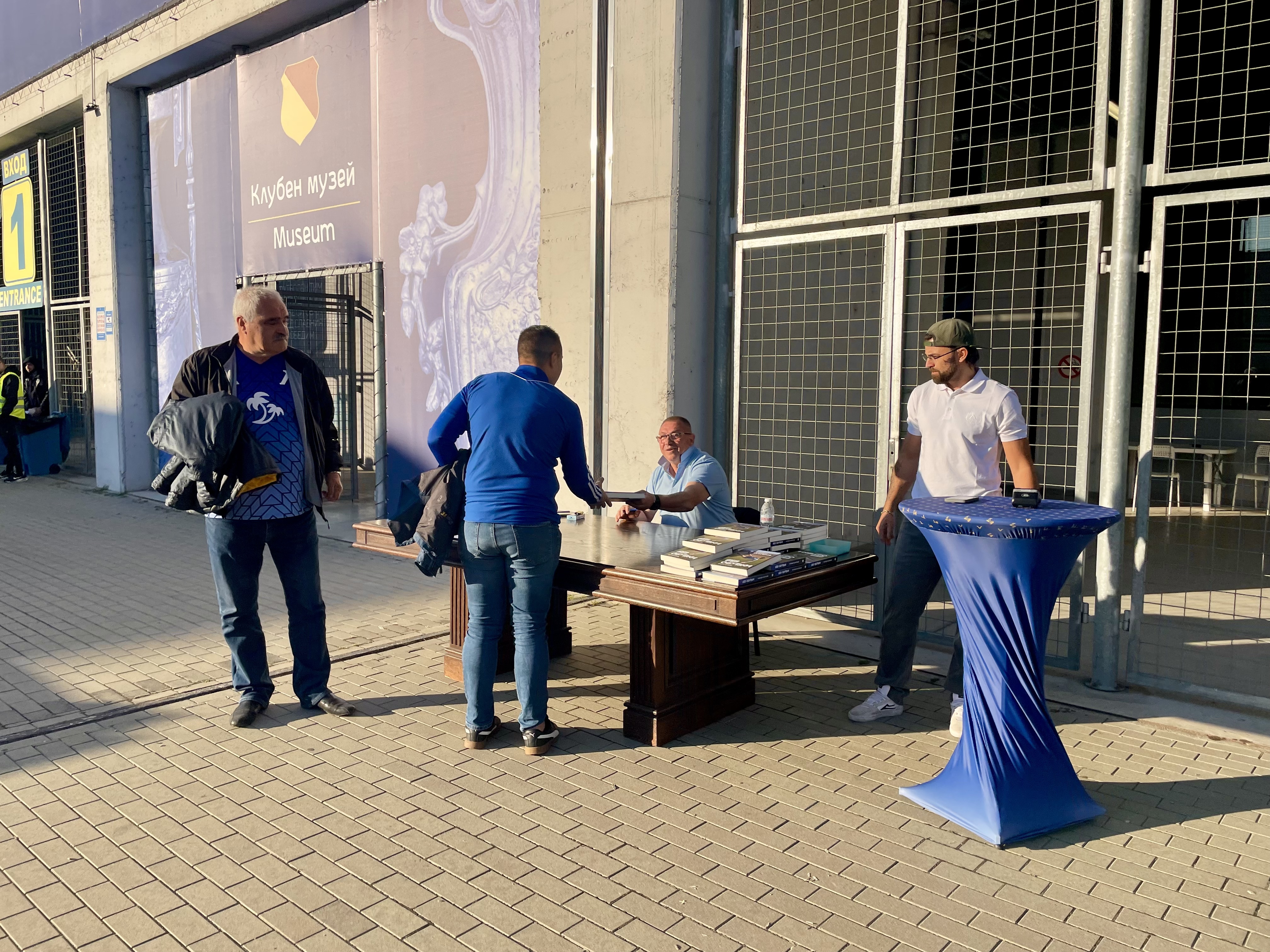 Присъствието на Божидар Искренов пред Сектор А на стадион Георги