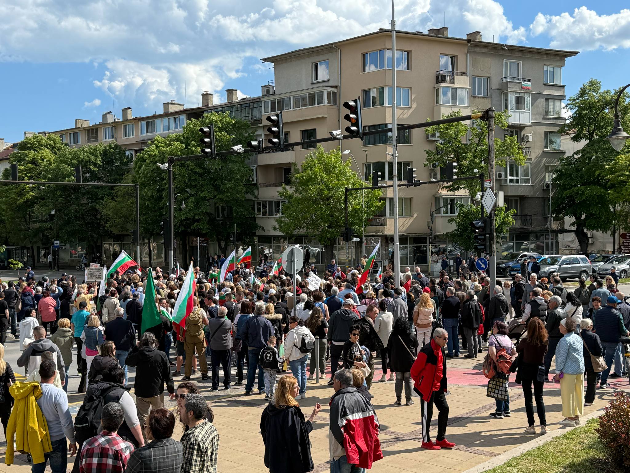 Стотици варненци протестираха срещу въвеждането на еврото с искане за