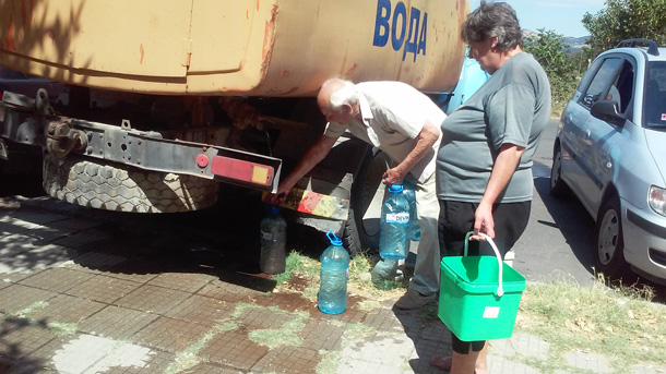 Осигуряват водоноски с питейна вода по графикСелата Кошава Сланотрън Гомотарци