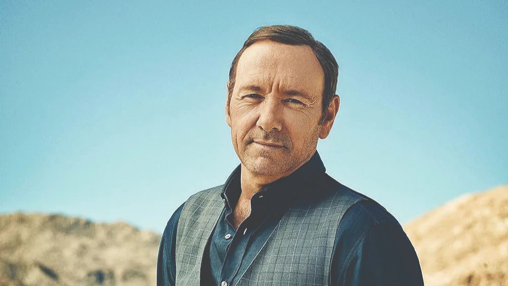 Съден опетнен отменен но в крайна сметка оправдан Кевин Спейси