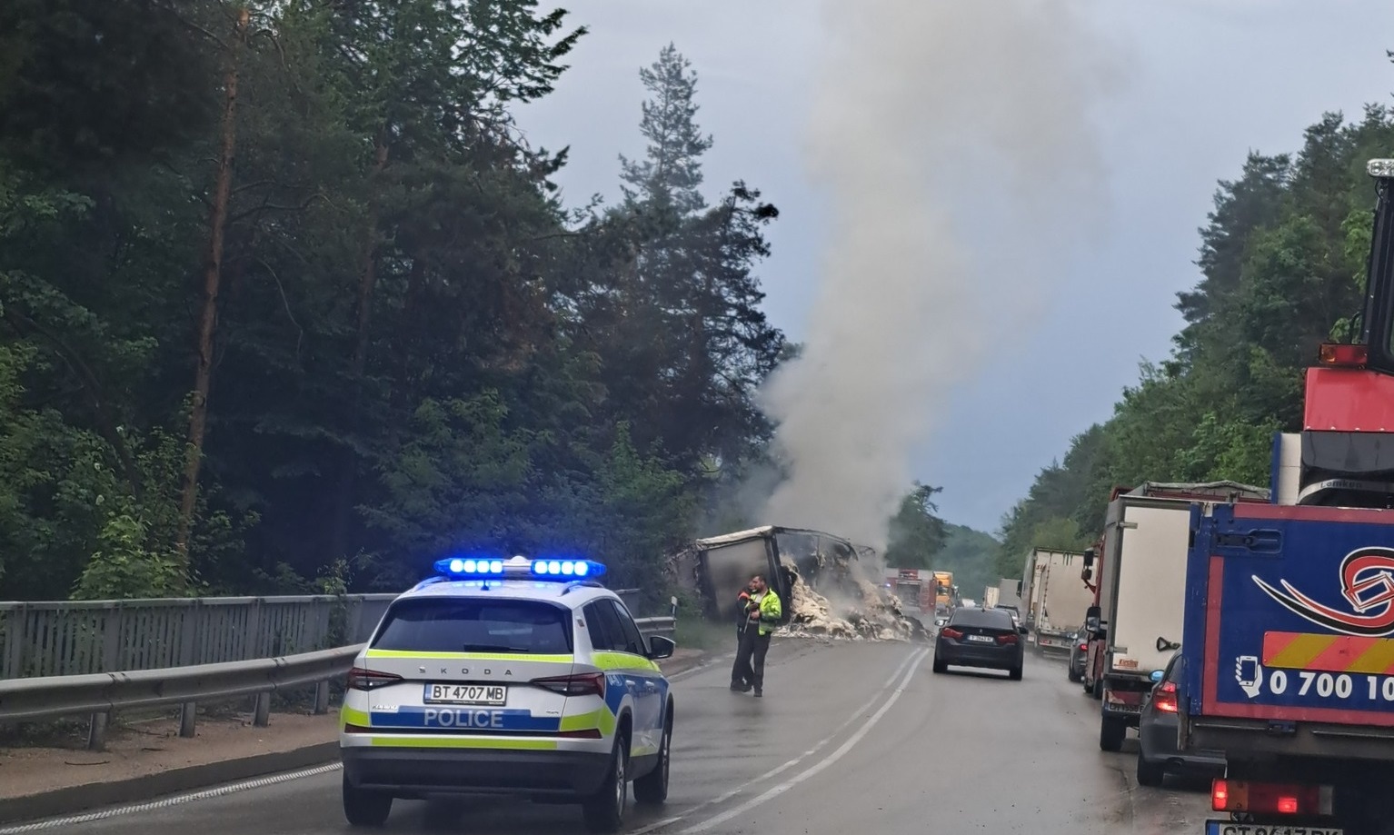 Тежкотоварен автомобил с турска регистрация се самозапали и изгоря напълно