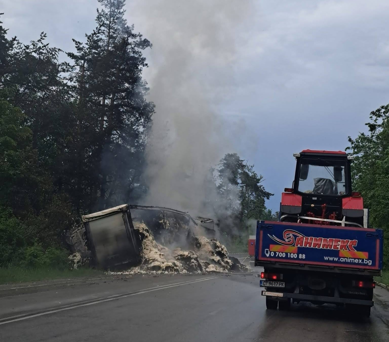 Турски тир натоварен с 20 тона памук се е подпалил