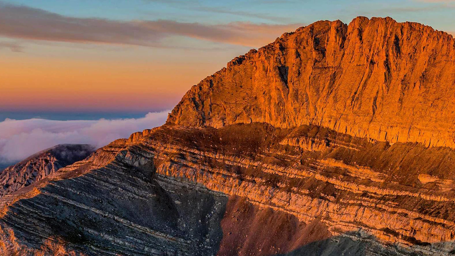 Четиричленно българско семейство беше спасено рано сутринта в неделя след