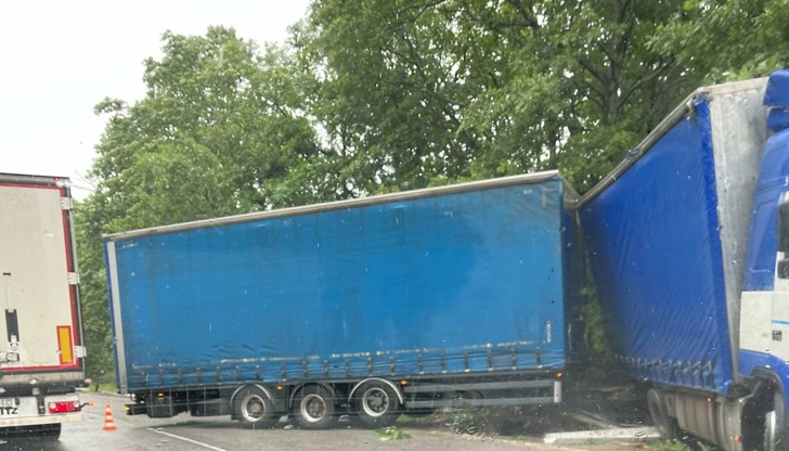 Катастрофа с три камиона затвори пътя между Видин и Монтана