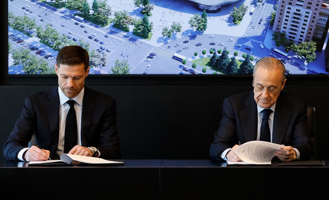 Президентът на Реал Мадрид Флорентино Перес представи Шаби Алонсо като