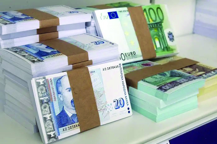 Хората спестиха над 9 млрд лв за годинаПотребителските заеми са