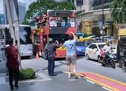 Най кошмарният сезон на Манчестър Юнайтед приключи но подигравките не спират