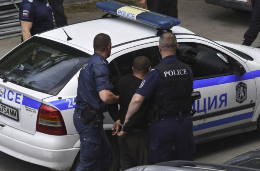 Служители на РУ – Елена задържаха ученик употребил алкохол и