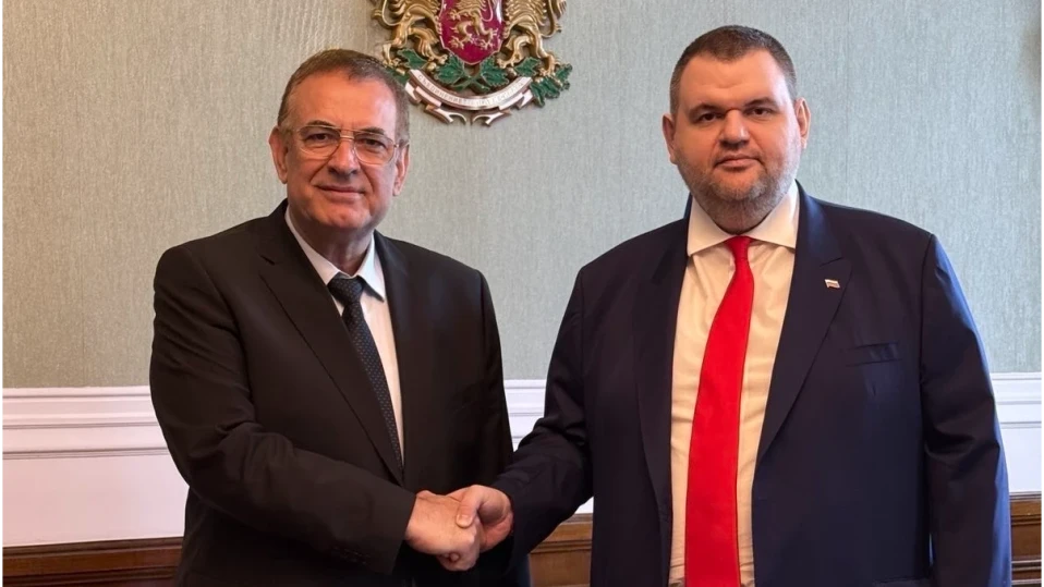 Пеевски ще се насочи към ГЕРБПолитиката в България е икономическа