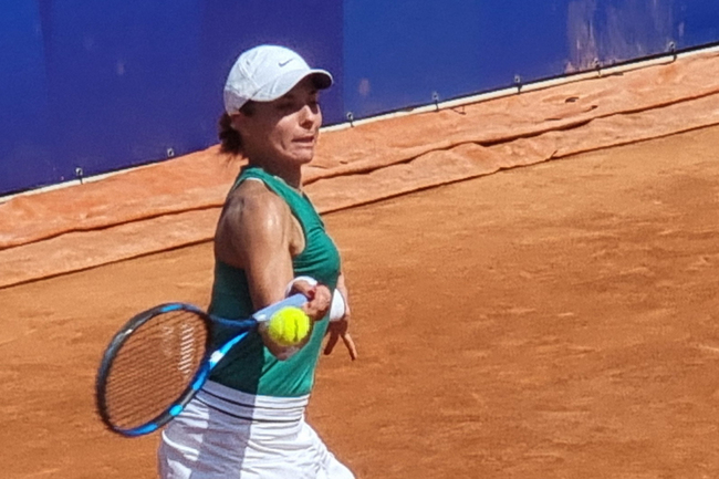 Виктория Томова достигна до третия кръг на двойки на Откритото