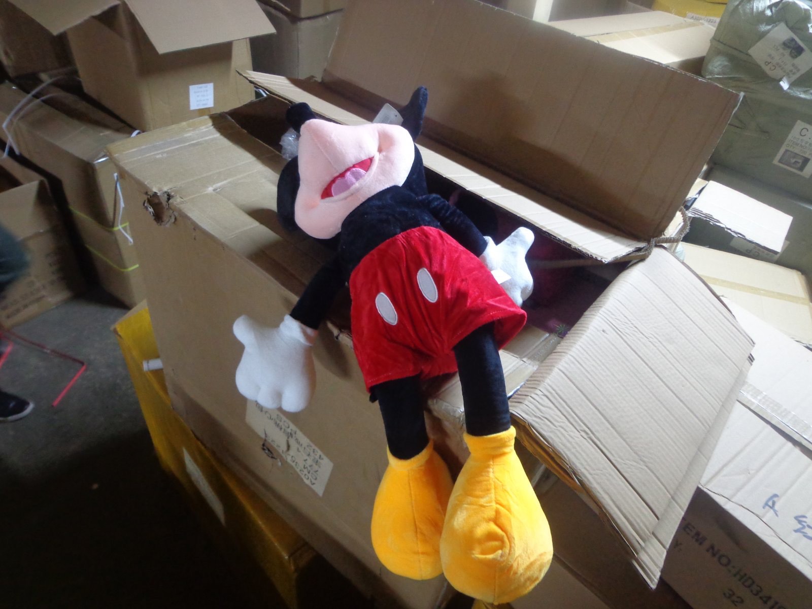 Над 2 600 детски играчки и други артикули бяха иззети