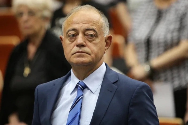 Демократичната общност решава на кръгла масаДа бъде проведена кръгла маса