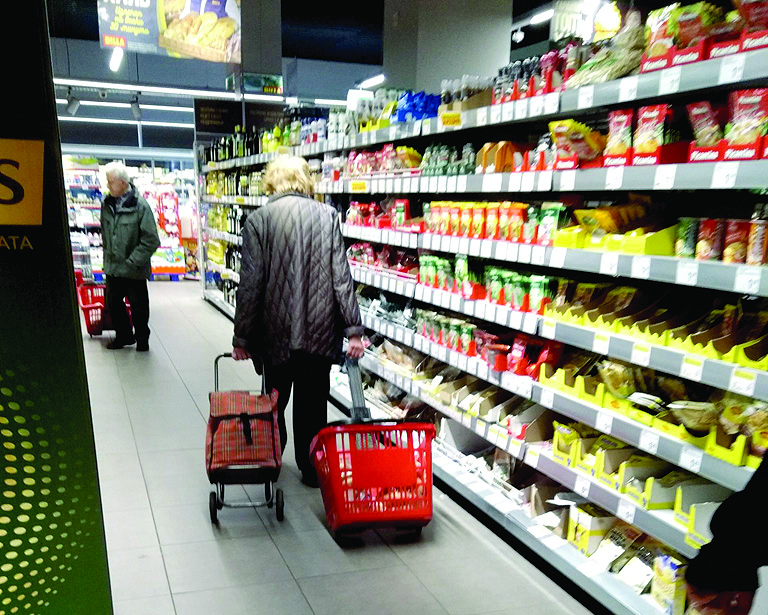 Най голяма е заслугата на плодовете и зеленчуцитеПотребителската кошница с основни