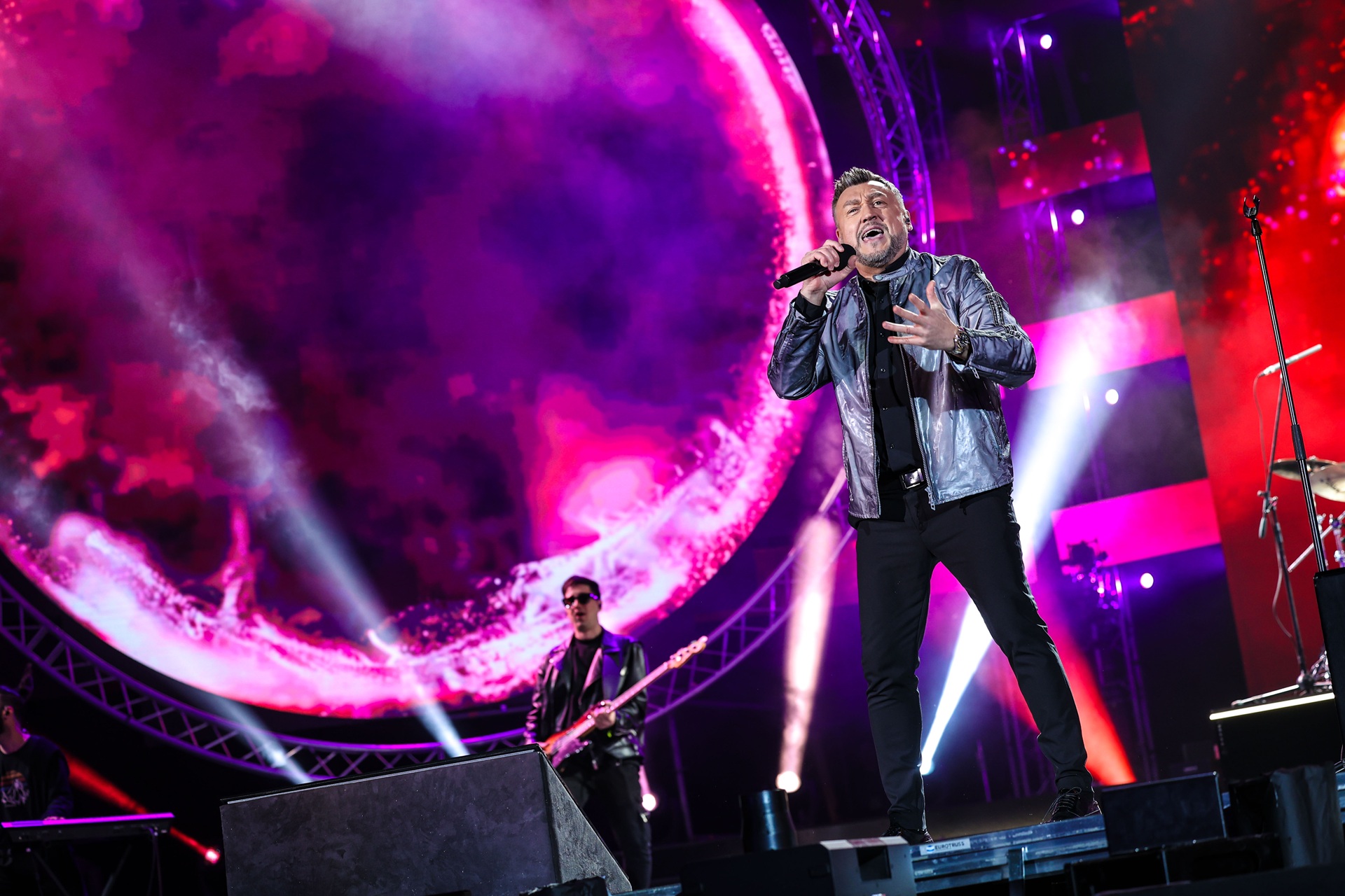 За красивите неща песента която Любо Киров изпя за първи